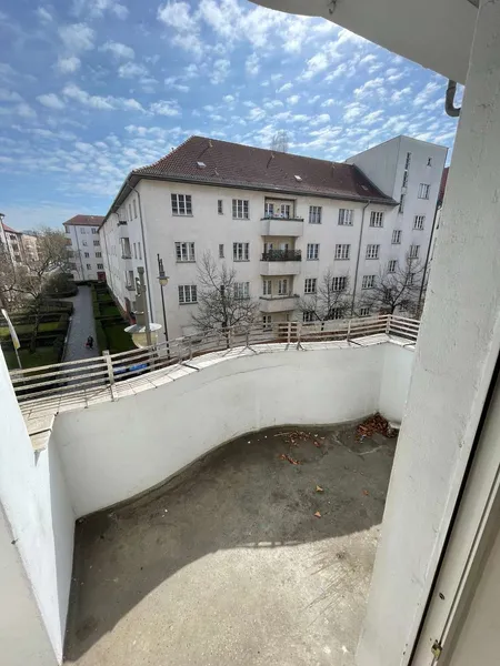 Bezugsfreie 3-Zimmer-Wohnung mit Balkon im beliebten Weitlingkiez — photo 1